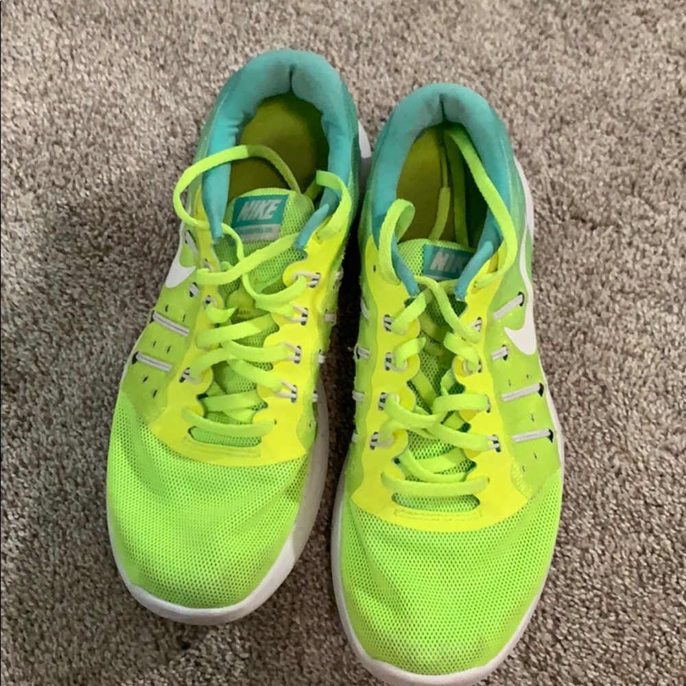 nike tennis shoes